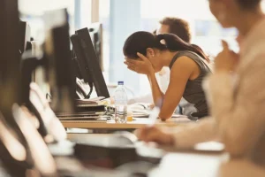 Từ nhân viên bán hàng đến kỹ thuật viên ZIKII